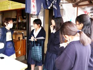【椙山女学園中学校】<br>覚王山フィールドワークへ