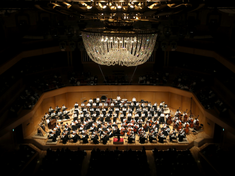 本格的なクラシックコンサートである定期演奏会の舞台全景