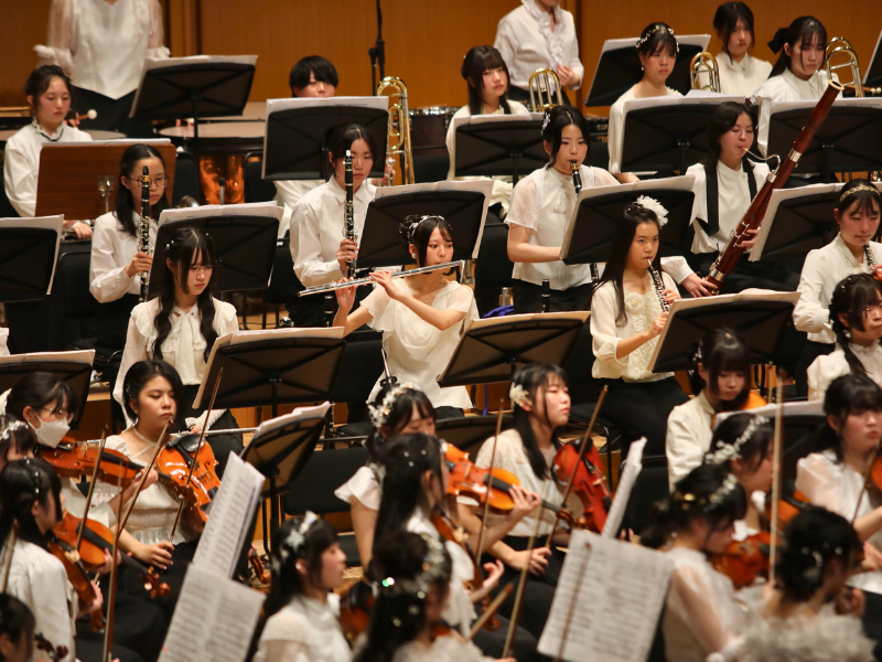 各パートが演奏に集中している定期演奏会の様子