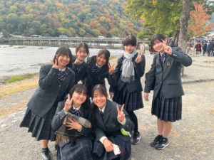 【大成中学校】<br>秋季遠足で本山を参拝後、<br>学年ごとに京都を散策