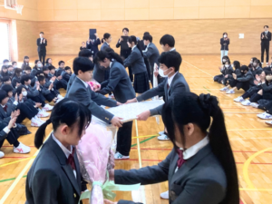 【中部大学春日丘中学校】<br>1学期の始業式と対面式を実施